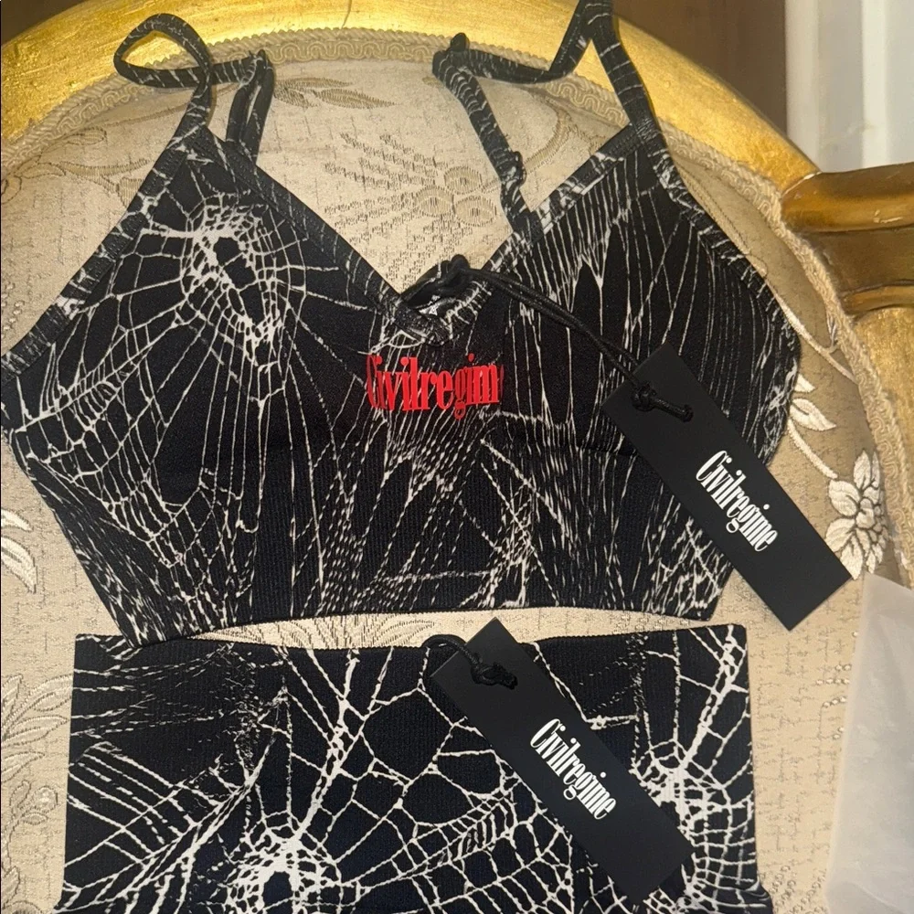 Civil Regime “Overran By Webs” Kelly Seamless Set - Picture 2 of 6